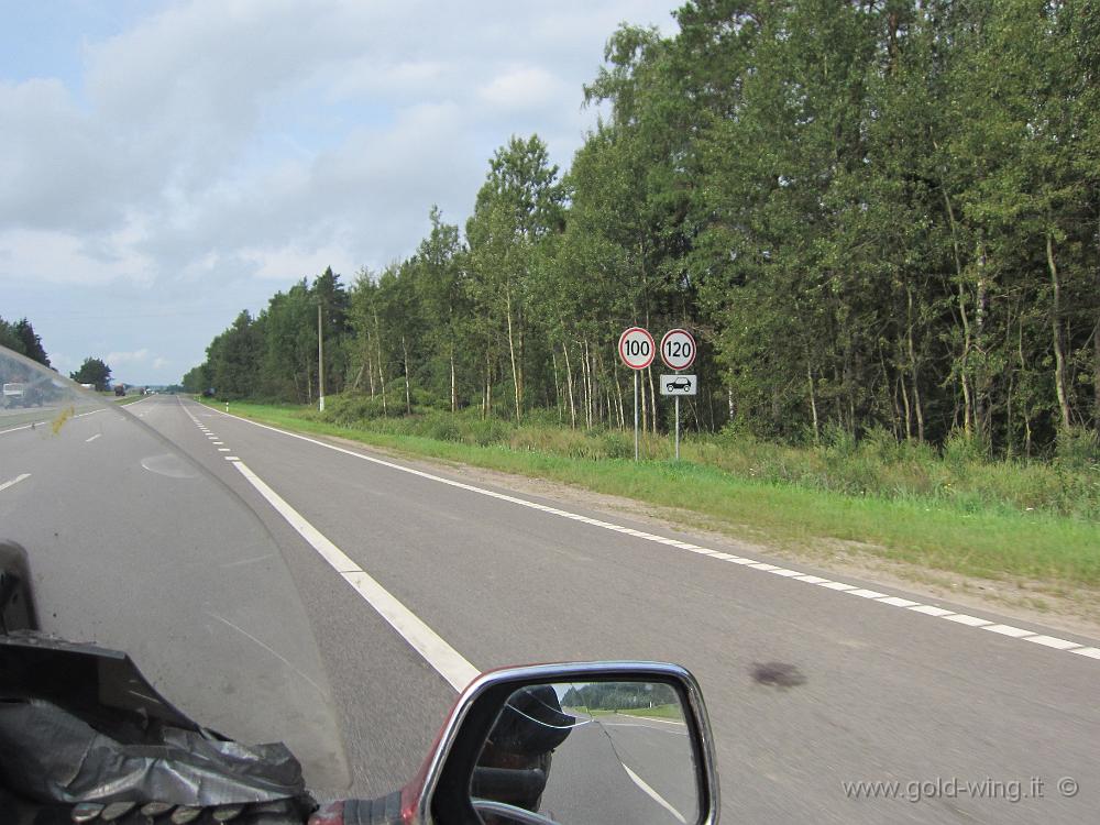 IMG_7228.JPG - Bielorussia - Finalmente limiti decenti, sull'autostrada per Minsk