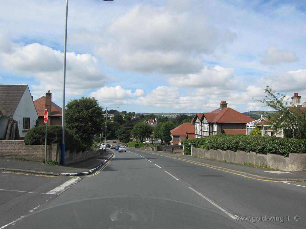 IMG_0589.JPG - 02 - Bray Hill, la celebre collina dove le moto, quando vanno veloci, decollano per una cunetta