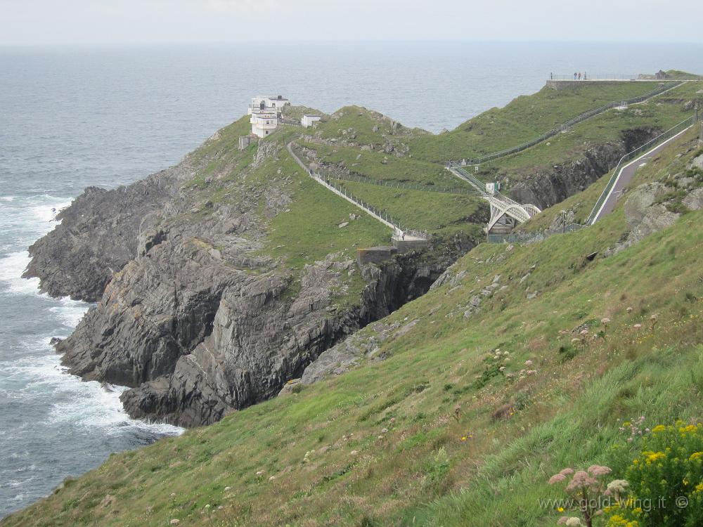 IMG_2210.JPG - La stazione di segnalazione (il faro automatizzato) di Mizen Head