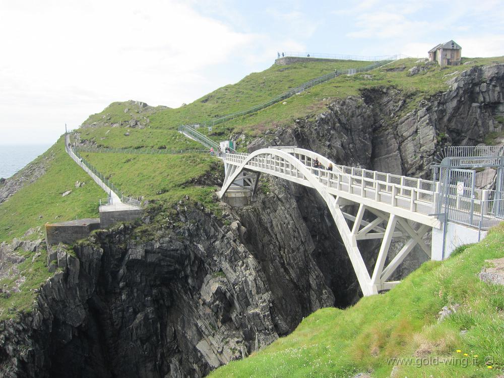 IMG_2228.JPG - Mizen Head: il ponte che scavalca il precipizio