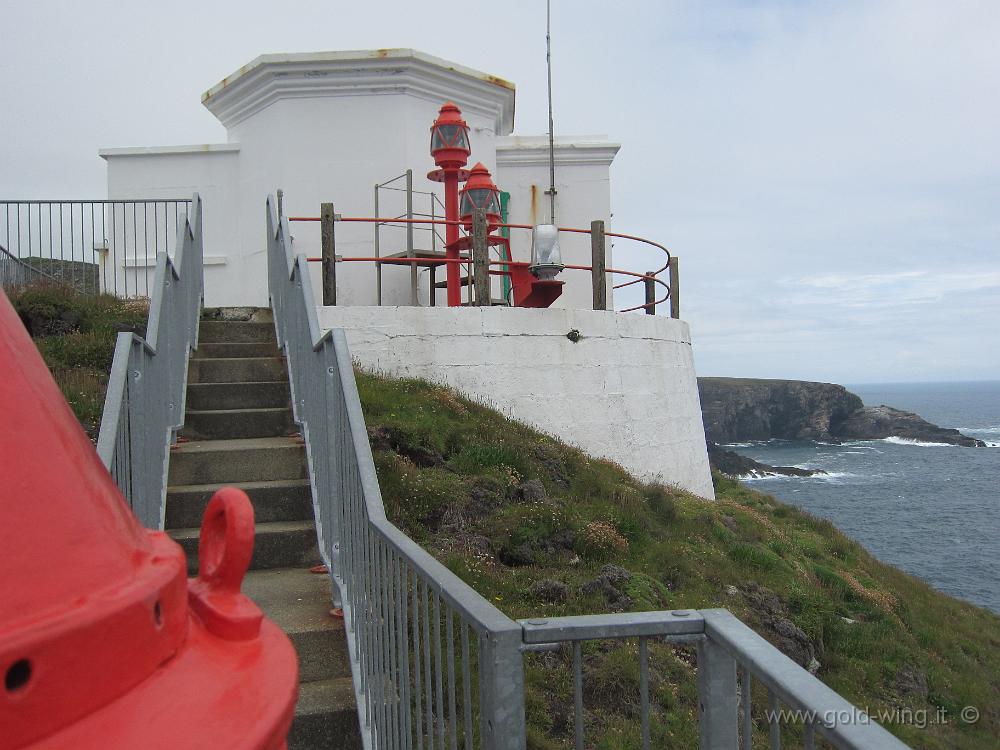 IMG_2272.JPG - Il faro di Mizen Head, con i 3 fanali + 1