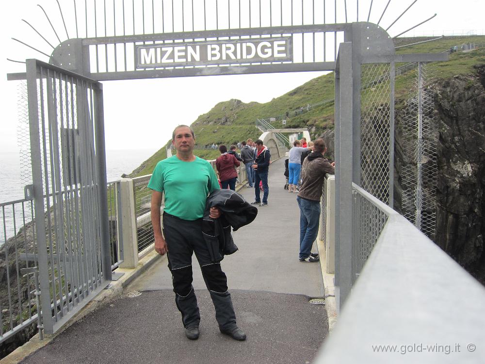 IMG_2283.JPG - Mizen Head: ripasso dal ponte che scavalca il precipizio