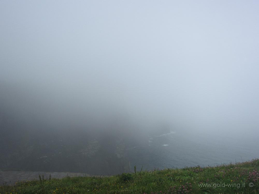 IMG_3146.JPG - Cliff of Moher... nella nebbia