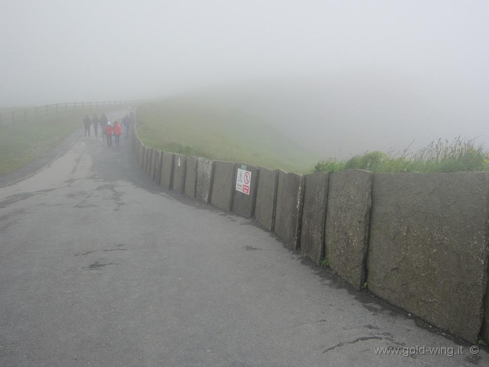 IMG_3150.JPG - Cliff of Moher: i muri sono fatti...