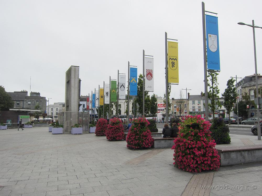 IMG_3260.JPG - Galway: Eyre Square (ufficialmente John F. Kennedy Memorial Park)