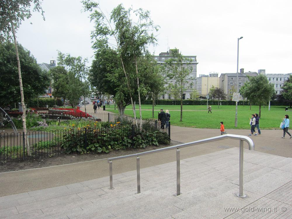 IMG_3261.JPG - Galway: Eyre Square (ufficialmente John F. Kennedy Memorial Park)