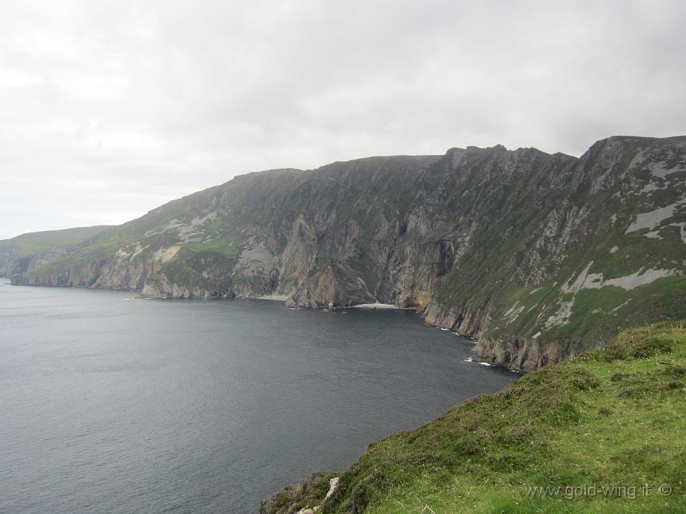 IMG_4044.JPG - Slieve League. Le scogliere sono tra le più alte al mondo (600 m, ben più alte delle più famose Cliffs of Moher, anche se meno verticali)