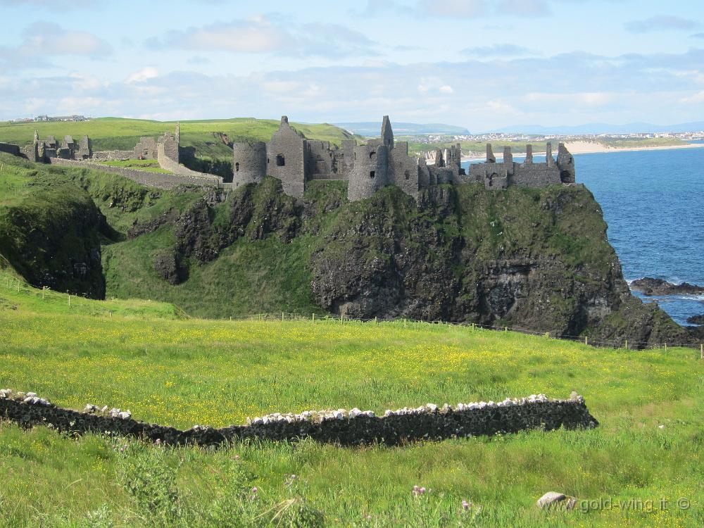 IMG_4504-90.JPG - I ruderi del Dunluce Castle, arroccato in cima a un dirupo sulla costa