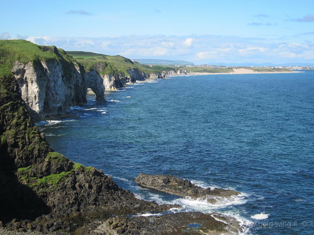 IMG_4559.JPG - Panorama della costa dal Dunluce Castle