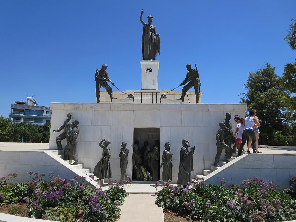 IMG_0508.JPG - Nicosia: monumento alla libertà