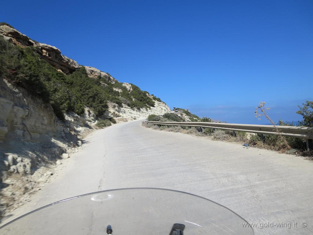 IMG_1161.JPG - Ritorno dall spiaggia di Lara: riprende la strada asfaltata (dopo 6 km)