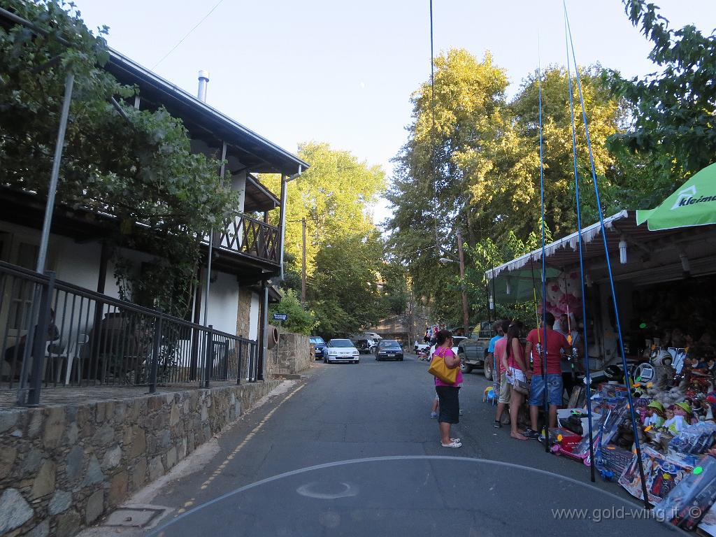 IMG_1854.JPG - Monti Troodos: paesi affollati il giorno di Ferragosto