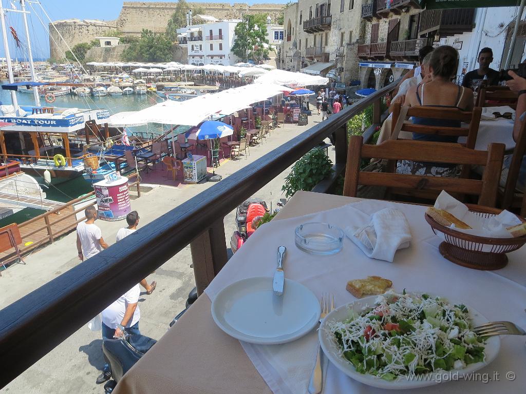 IMG_0332.JPG - Kyrenia: pranzo in ristorante panoramico sul porto...