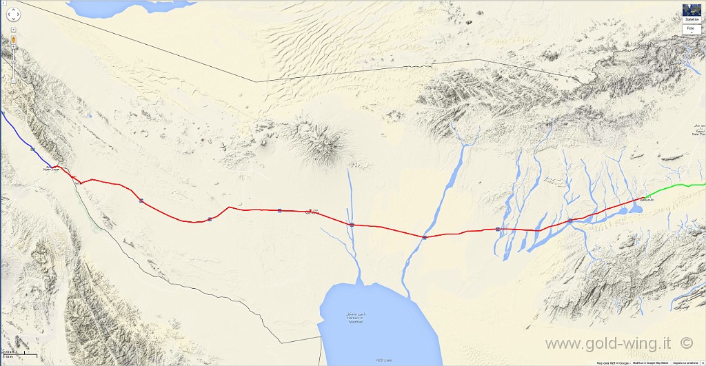 131012.jpg - 12.10. Mirjaved (7.17) - Dalbandin (Pakistan) (17.35) (h+3). Km 311, viaggio h 8.48, guida h 4.17