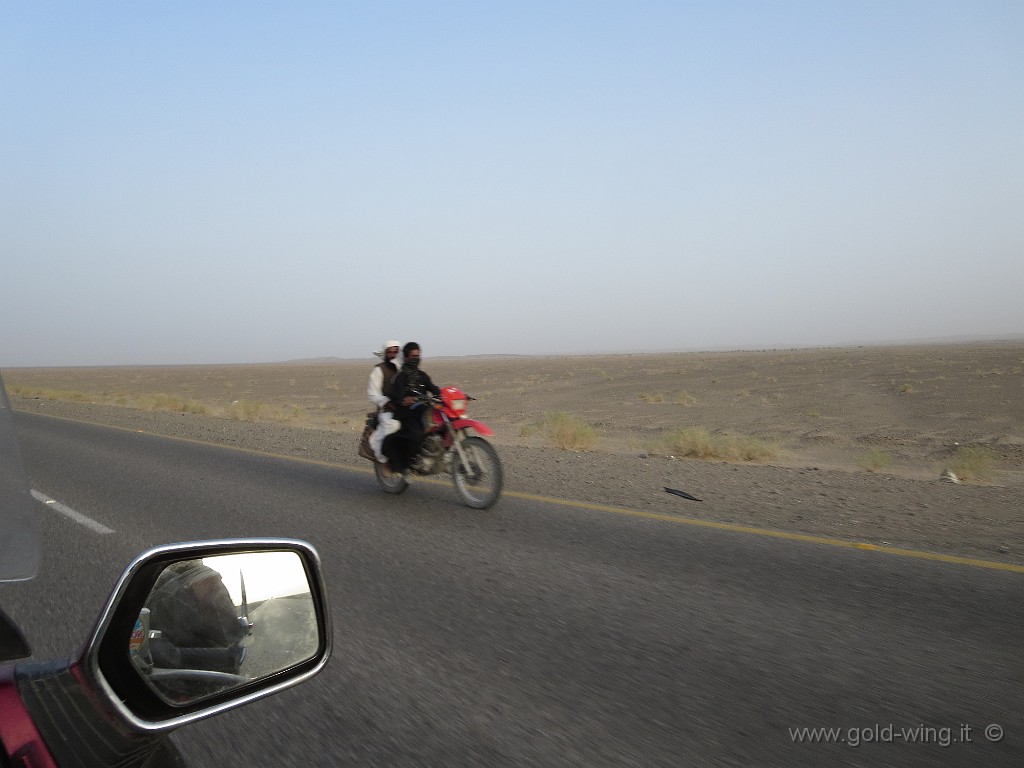 IMG_1531.JPG - Deserto del Belucistan: moto locali