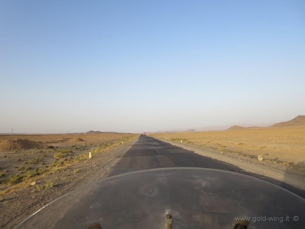 IMG_1647.JPG - Quasi al tramonto, nel deserto del Belucistan