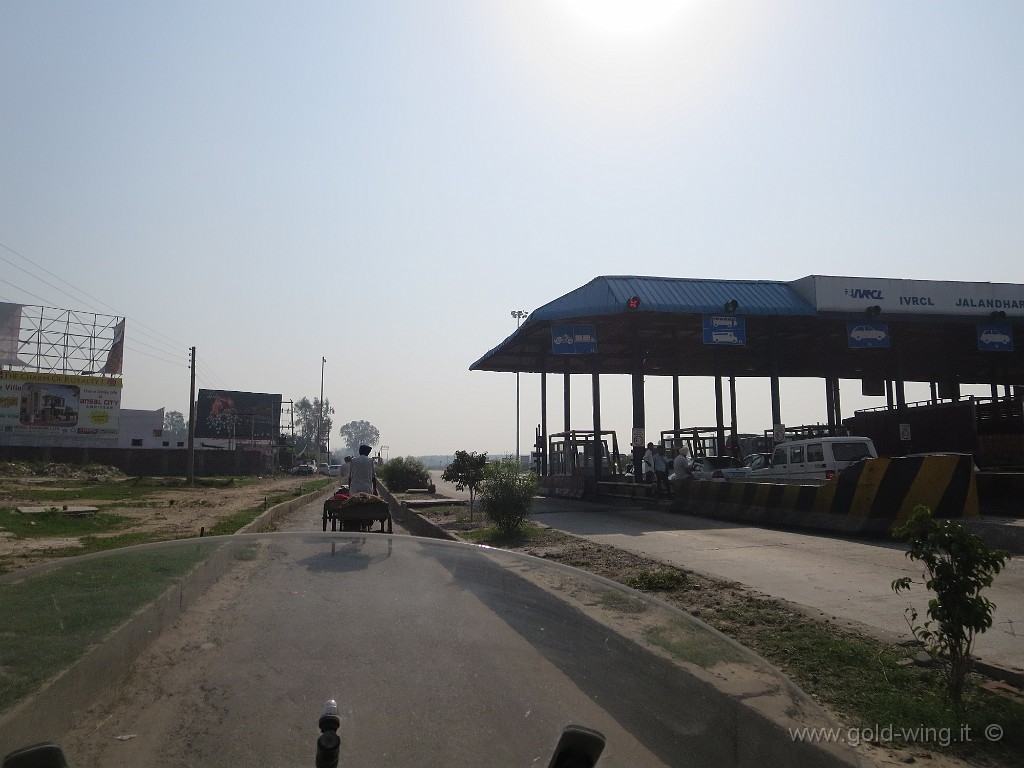 IMG_2072.JPG - Autostrada tra Amritsar e Delhi: le moto non pagano!