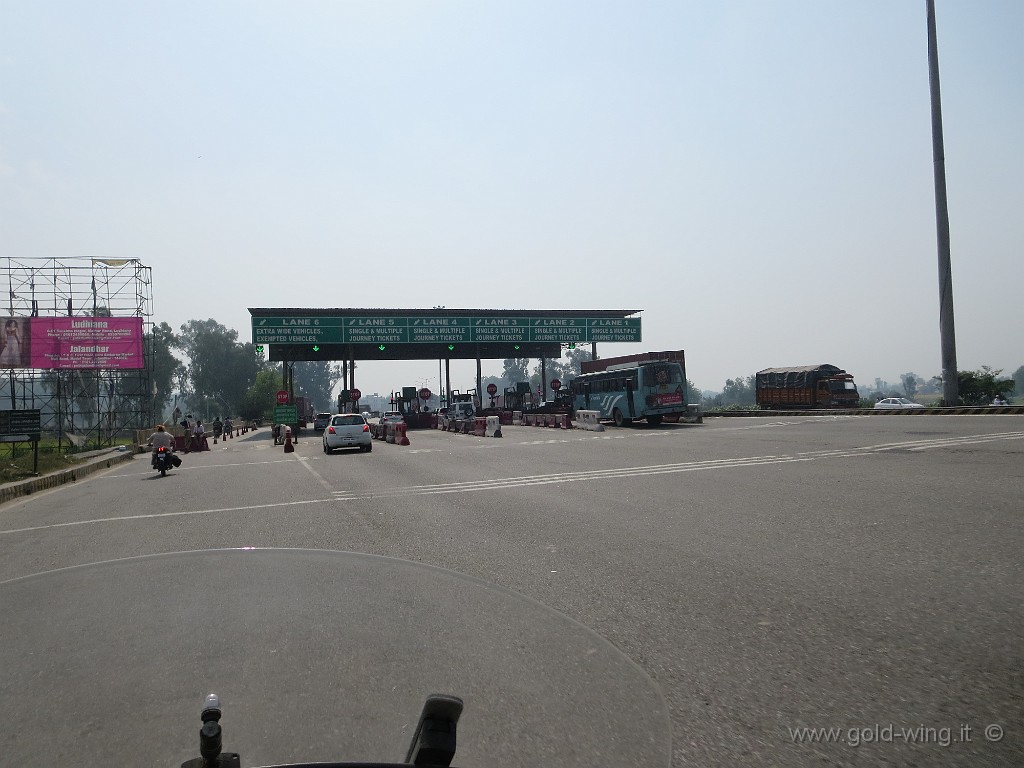 IMG_2081.JPG - Autostrada tra Amritsar e Delhi: le moto non pagano!