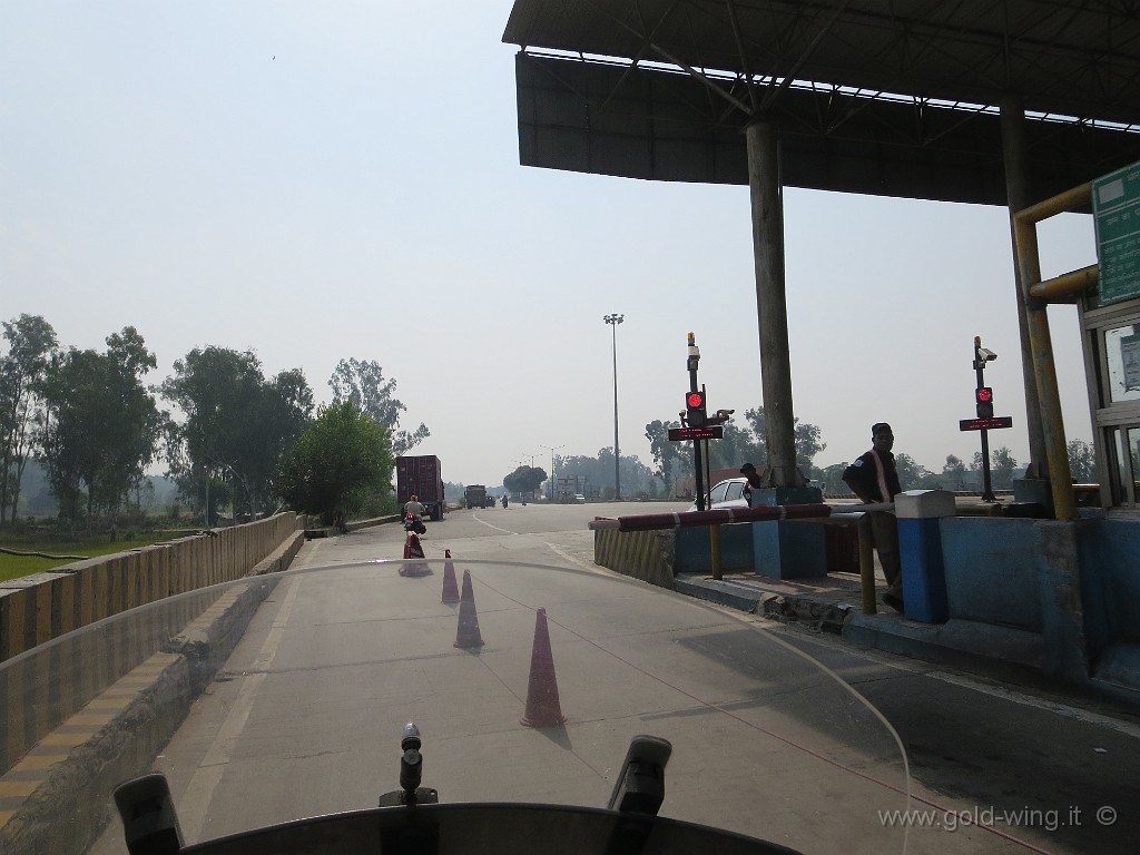 IMG_2082.JPG - Autostrada tra Amritsar e Delhi: le moto non pagano!