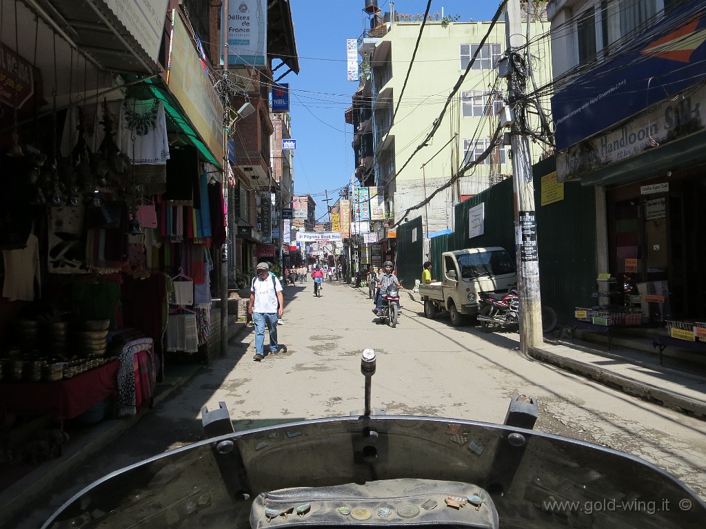 IMG_3396.JPG - Kathmandu: diretto verso l'aeroporto, col parabrezza smontato