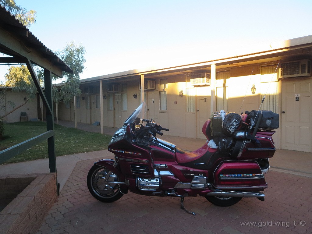 IMG_6017.JPG - Nel motel di Coober Pedy, all'alba