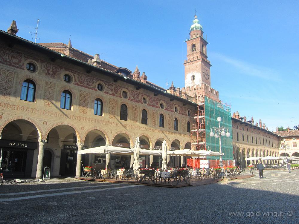 IMG_0197.JPG - Vigevano: Piazza Ducale