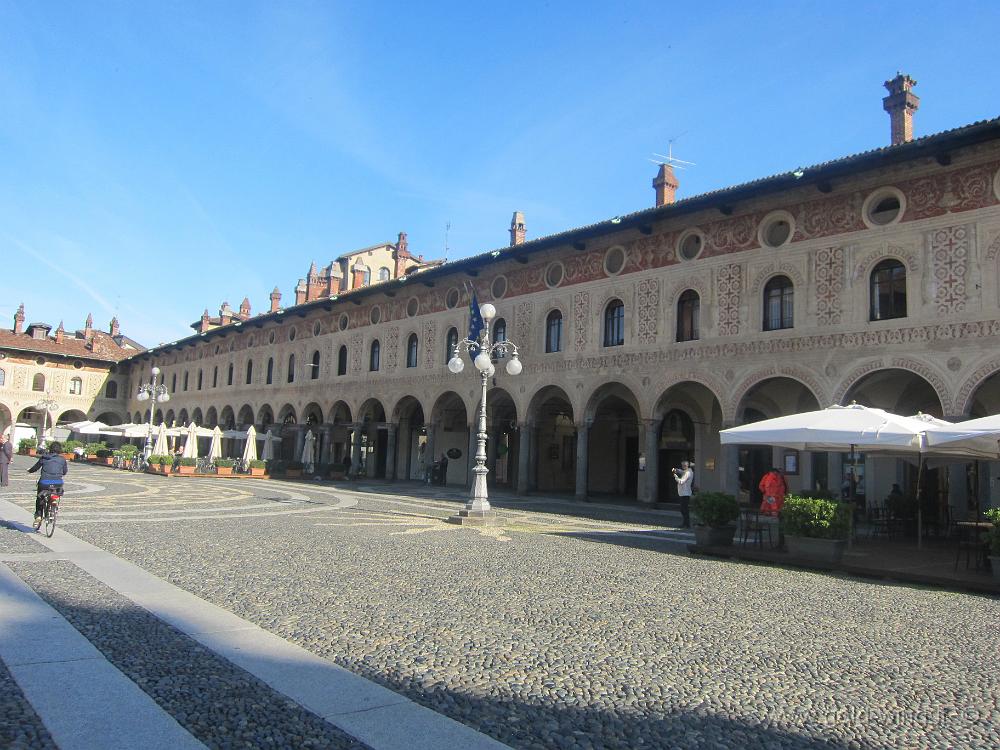 IMG_0199.JPG - Vigevano: Piazza Ducale