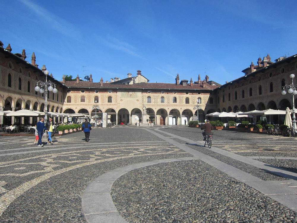 IMG_0202.JPG - Vigevano: Piazza Ducale