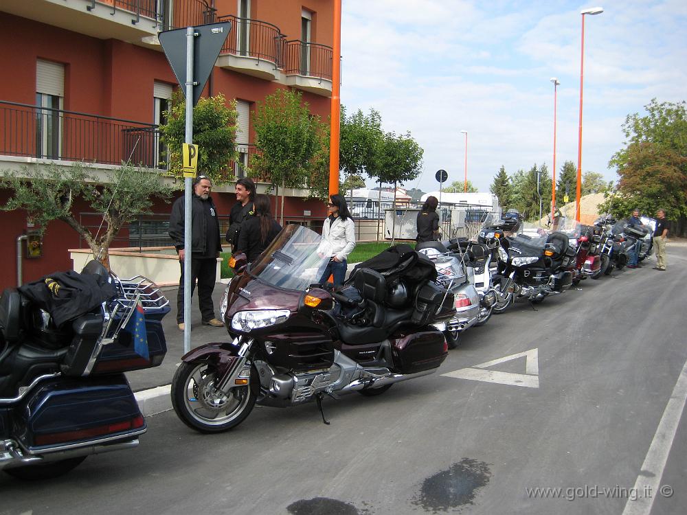 IMG_0050.JPG - Cesena Hotel: le moto pronte a partire