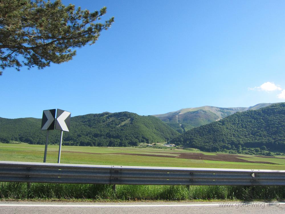 IMG_0407.JPG - A nord di Roccaraso: Piano delle Cinquemiglia, m 1.200