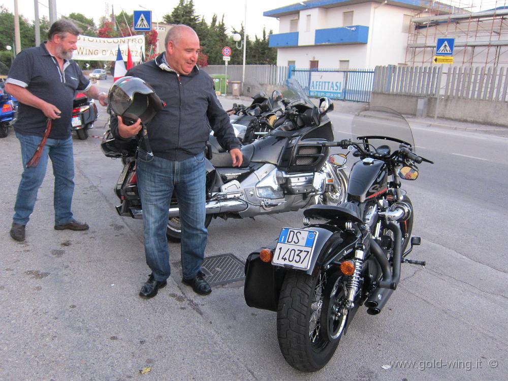 IMG_0419.JPG - Rientro a Pescara: nel gruppo c'era un'Harley