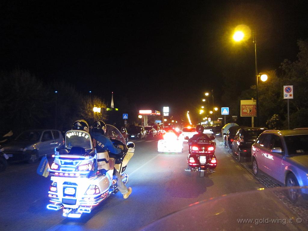 IMG_0254.JPG - Con le moto illuminate sul lungomare di Pescara