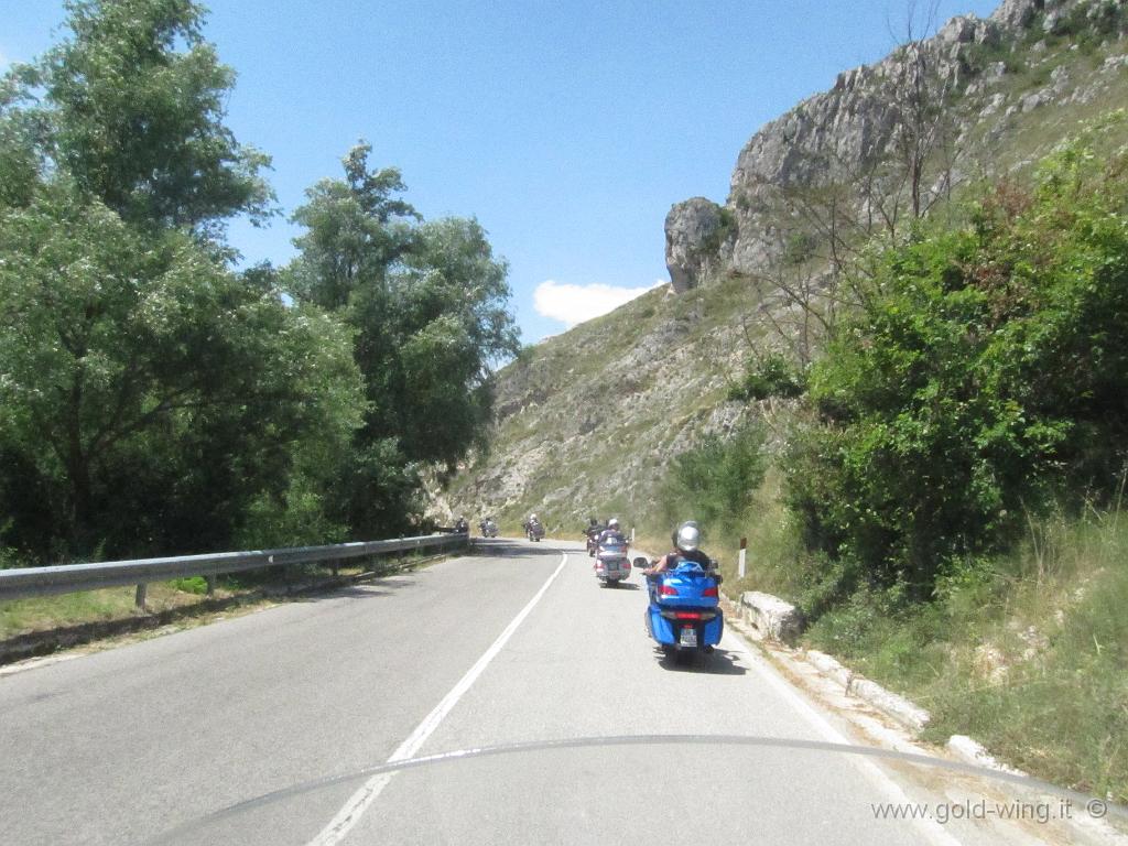 IMG_0320.JPG - Tra il valico del Monte della Selva e Pescina