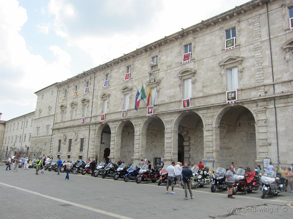 IMG_0705.JPG - Ascoli, piazza del Municipio