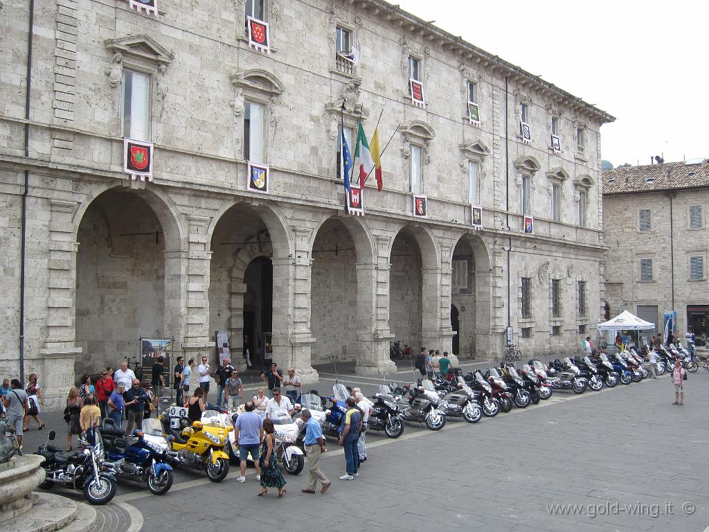 IMG_0713.JPG - Ascoli, piazza del Municipio