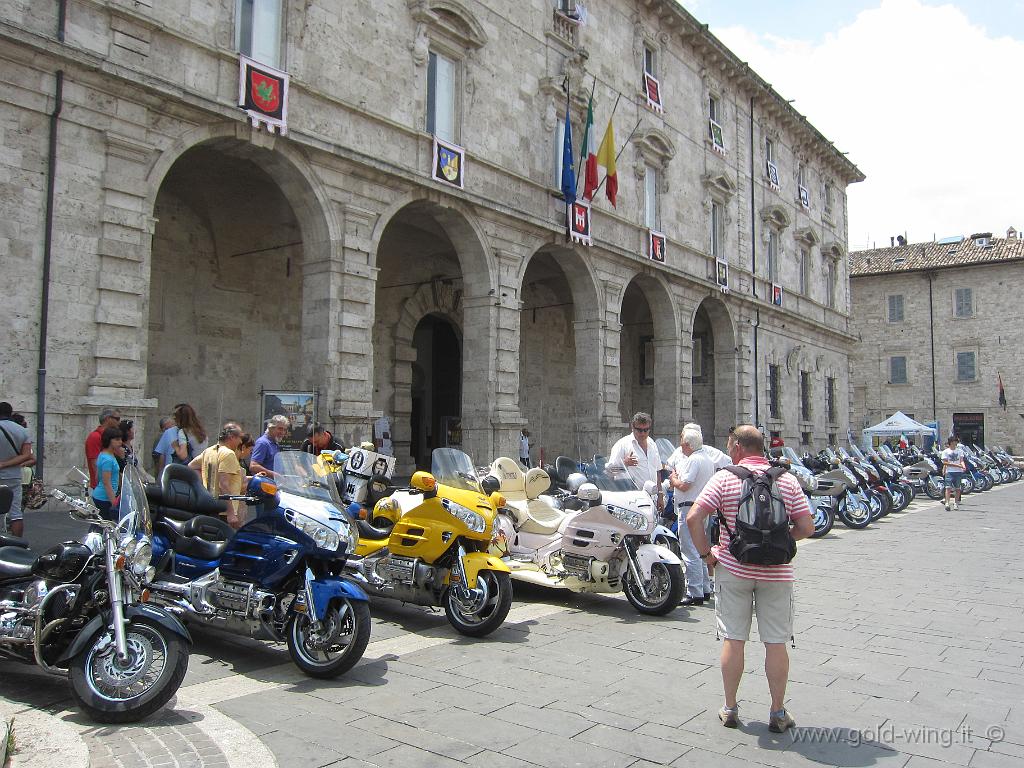 IMG_0714.JPG - Ascoli, piazza del Municipio