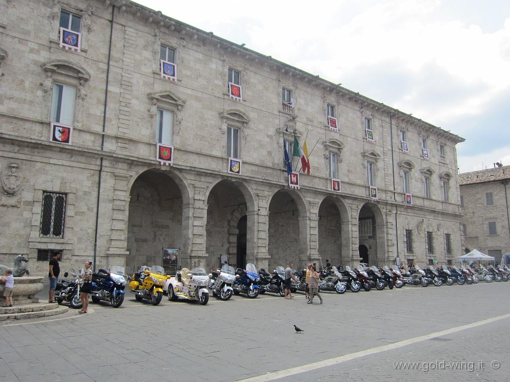 IMG_0718.JPG - Ascoli, piazza del Municipio