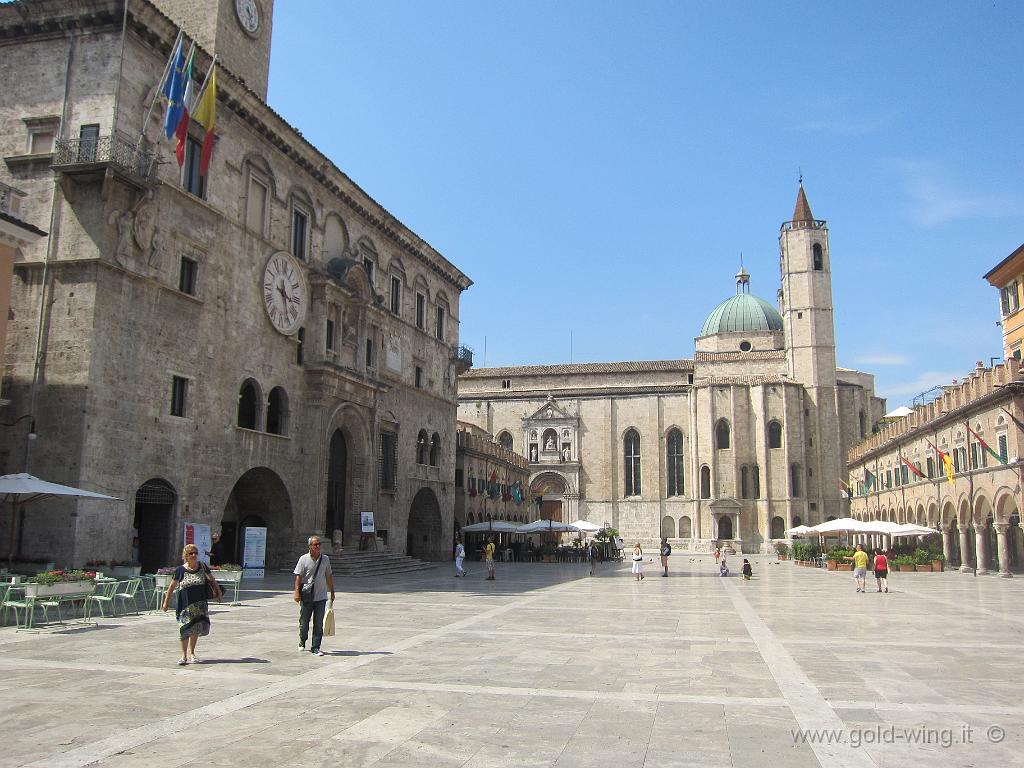 IMG_0734.JPG - Ascoli, Piazza del Popolo