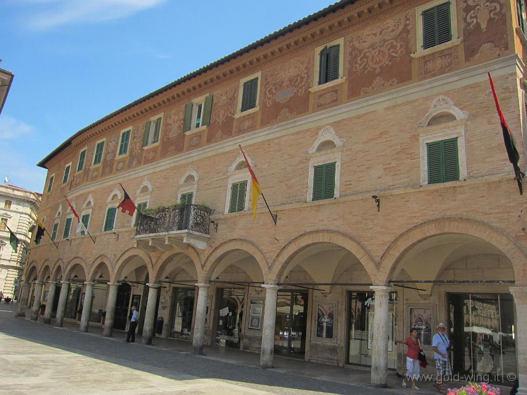 IMG_0737.JPG - Ascoli, Piazza del Popolo