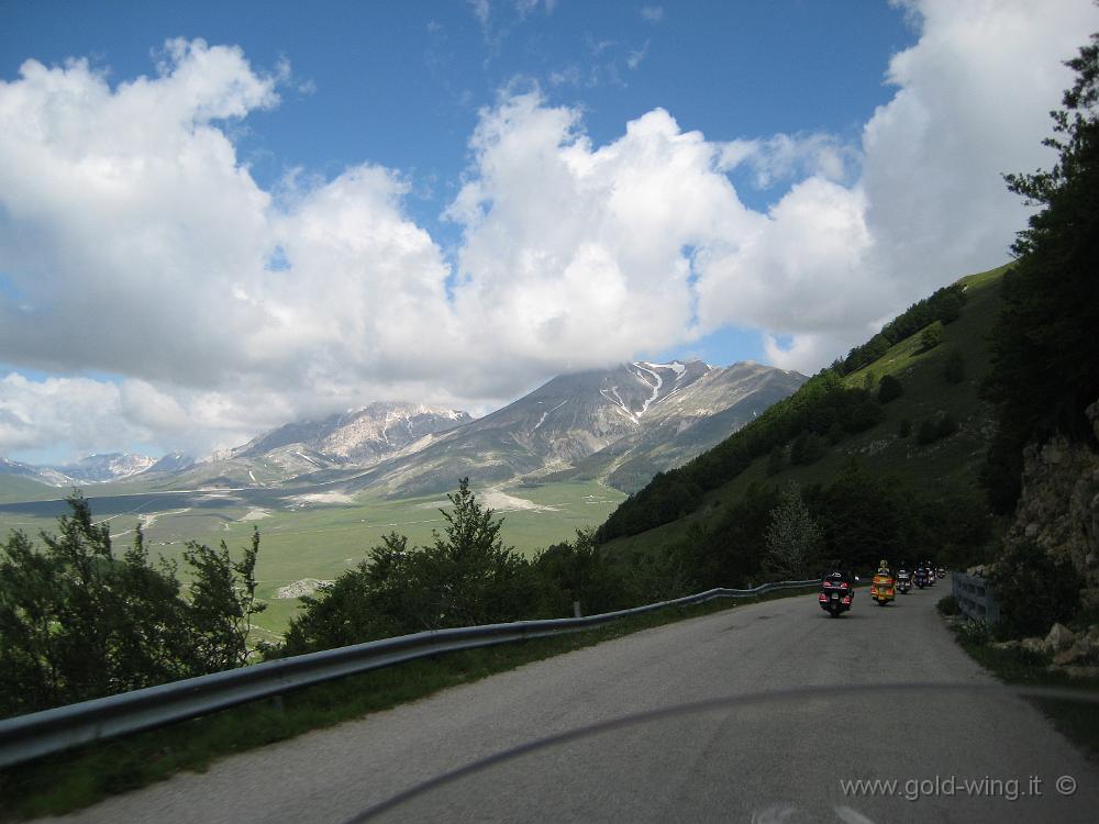 IMG_0047.JPG - Valico di Vado di Sole (m .621) : arrivo a Campo Imperatore