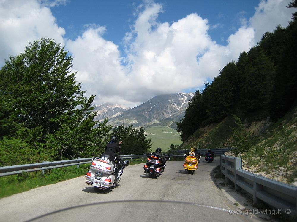 IMG_0048.JPG - Valico di Vado di Sole (m .621) : arrivo a Campo Imperatore