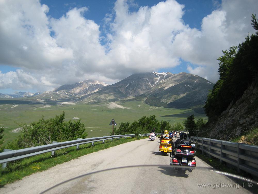 IMG_0050.JPG - Valico di Vado di Sole (m .621) : arrivo a Campo Imperatore