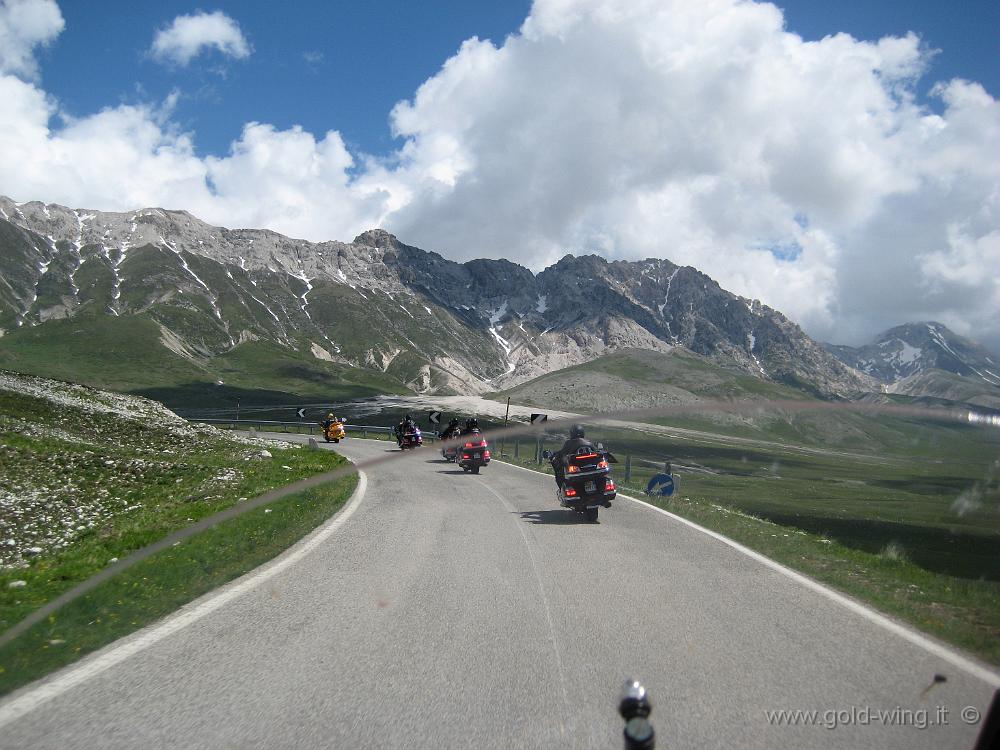 IMG_0105.JPG - Gran Sasso (m 2.912): salita verso il rifugio Duca d. Abruzzi (m 2.130)