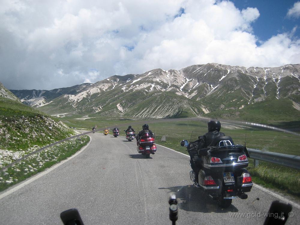 IMG_0106.JPG - Gran Sasso (m 2.912): salita verso il rifugio Duca d. Abruzzi (m 2.130)