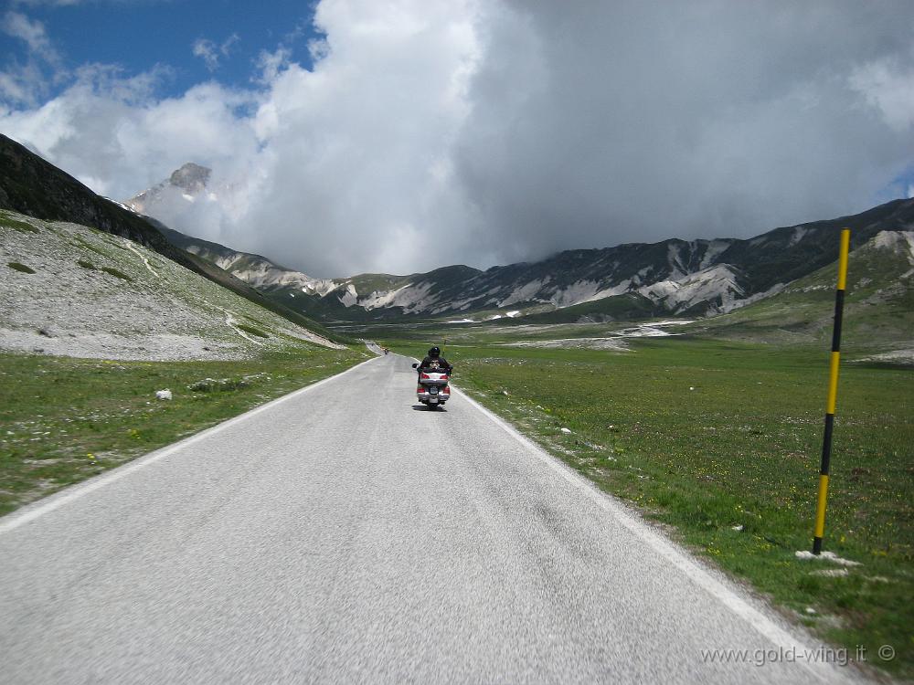 IMG_0108.JPG - Gran Sasso (m 2.912): salita verso il rifugio Duca d. Abruzzi (m 2.130)