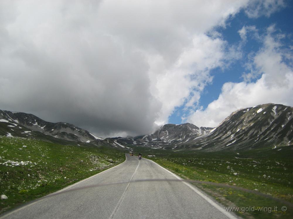 IMG_0113.JPG - Gran Sasso (m 2.912): salita verso il rifugio Duca d. Abruzzi (m 2.130)