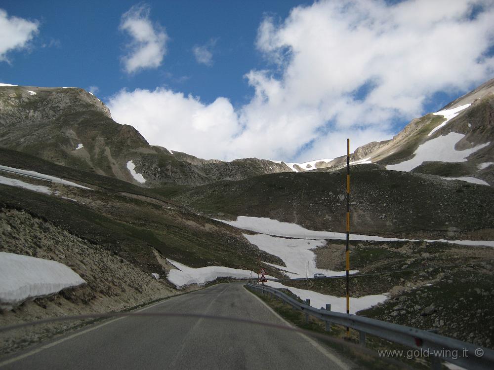 IMG_0115.JPG - Gran Sasso (m 2.912): salita verso il rifugio Duca d. Abruzzi (m 2.130)