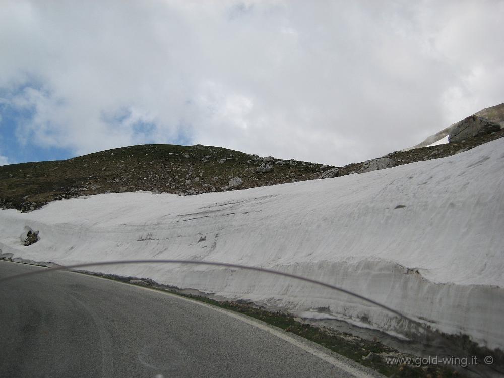 IMG_0116.JPG - Gran Sasso (m 2.912): salita verso il rifugio Duca d. Abruzzi (m 2.130)