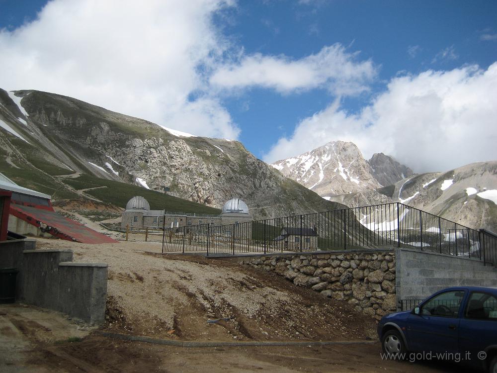 IMG_0127.JPG - Gran Sasso (m 2.912):  osservatorio presso il rifugio Duca d. Abruzzi (m 2.130)