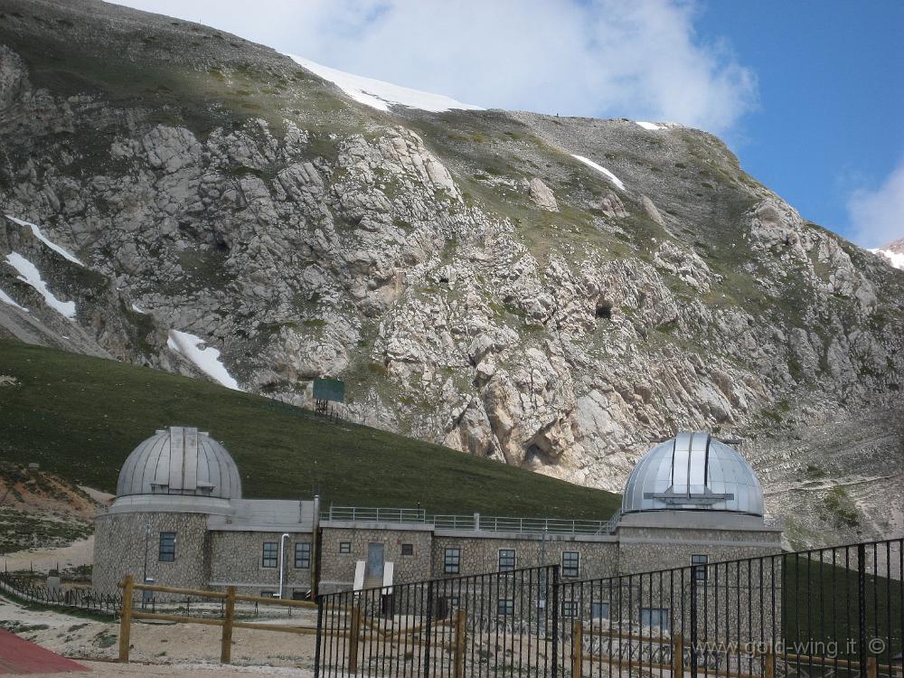 IMG_0128.JPG - Gran Sasso (m 2.912):  osservatorio presso il rifugio Duca d. Abruzzi (m 2.130)